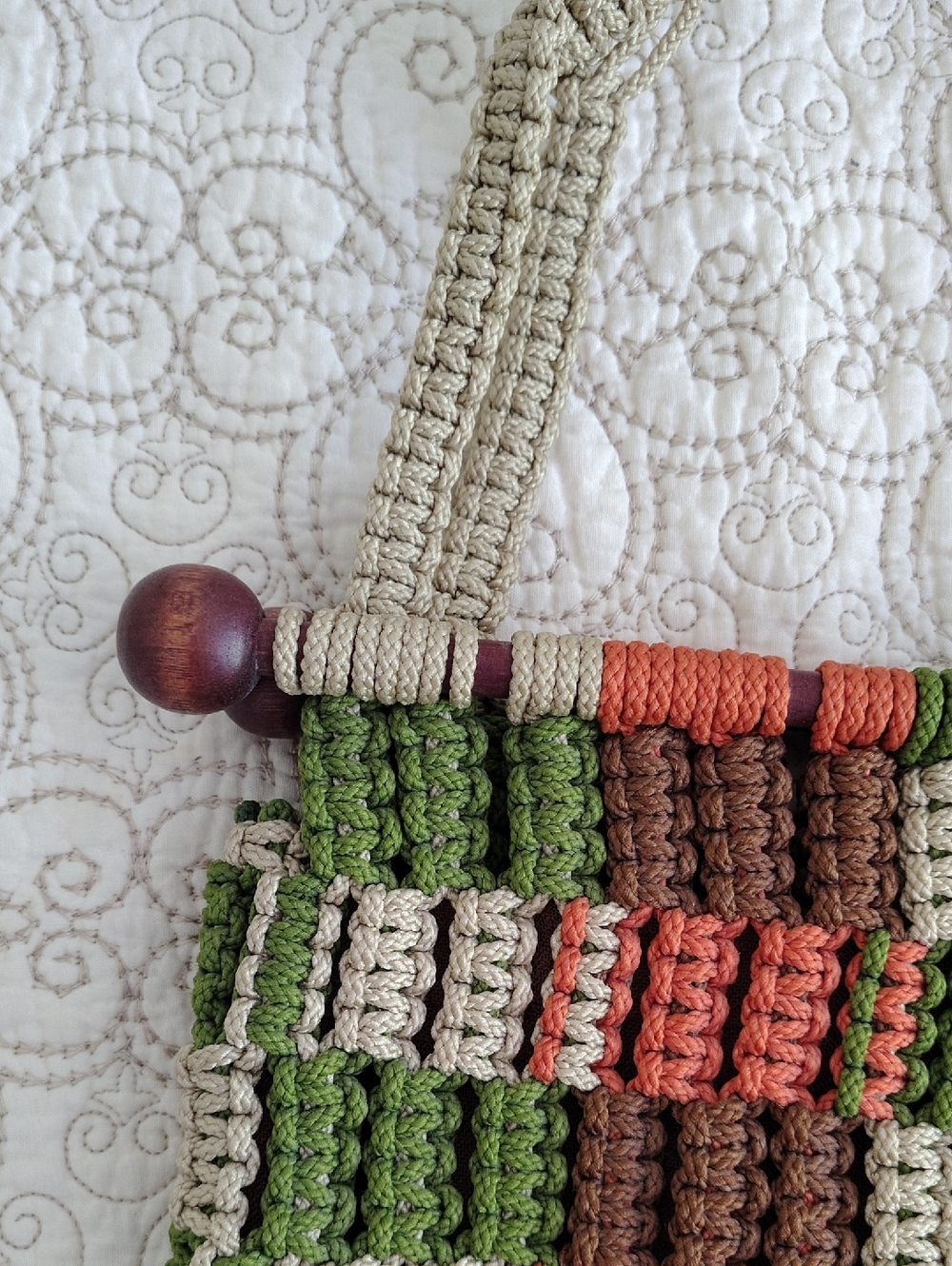 Vintage 1970's Macrame Shoulder Bag With Wooden Rods - Picture 7 of 15